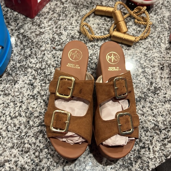 Brand new, never worn, made in Columbia - Picture 5 of 6